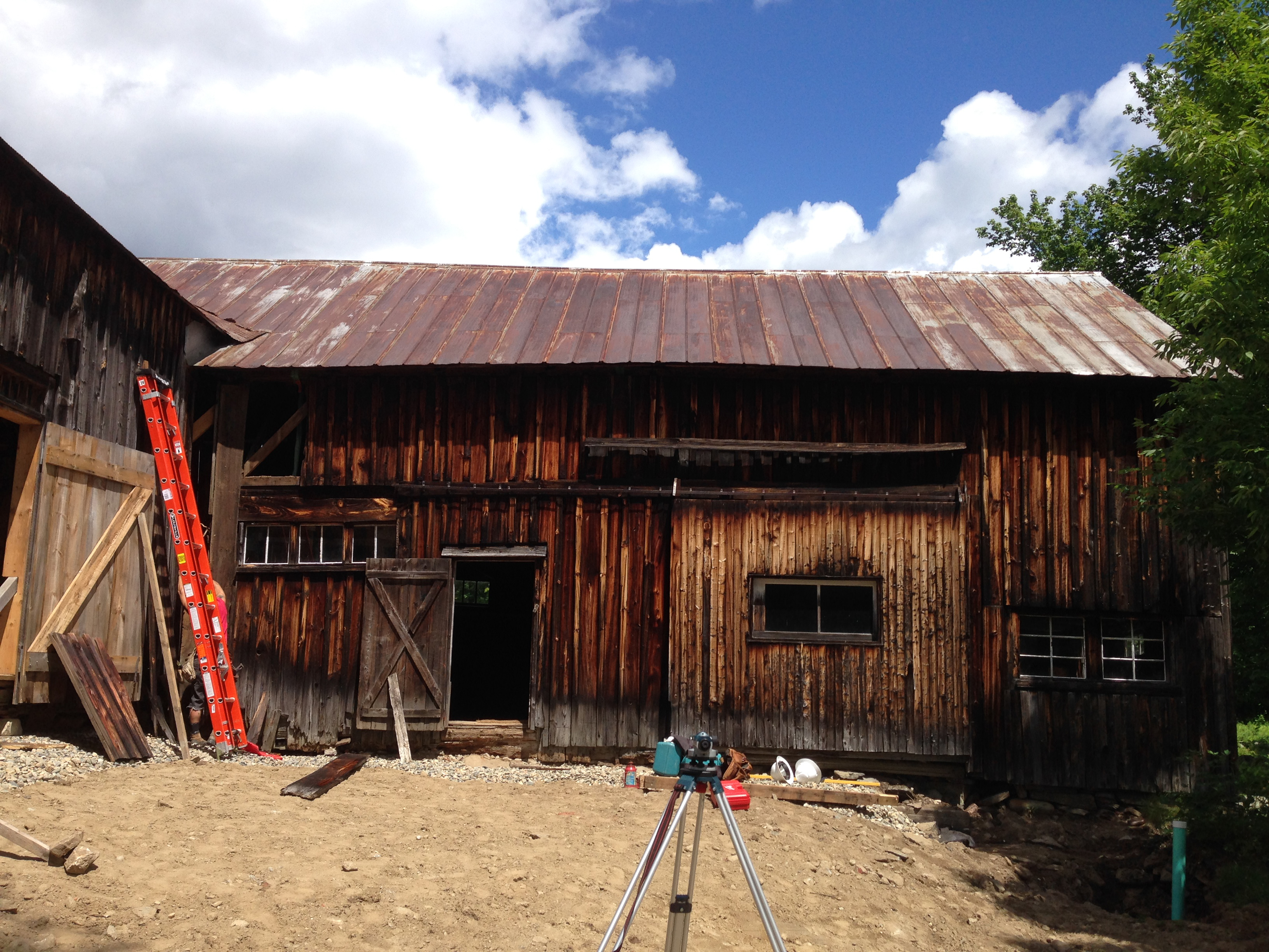 7_lifting historic barn in vermont_Green Mountain Timber Frames